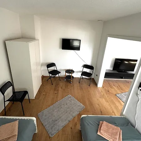 Apartment Vaz Schuermann, Kueche, Tv, Wlan, Parkplatz, Nahe Einkaufszone, Autobahnnah