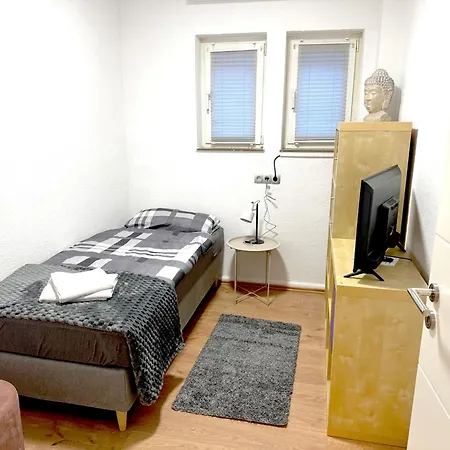 Vaz Schuermann Fuer Monteure, Kueche, Wlan, Parkplatz, Autobahnnah Apartmán Remscheid